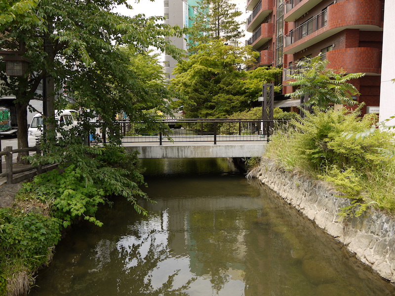 園生橋(札幌市中央区) 園生橋から撮影した鴨々川上流側