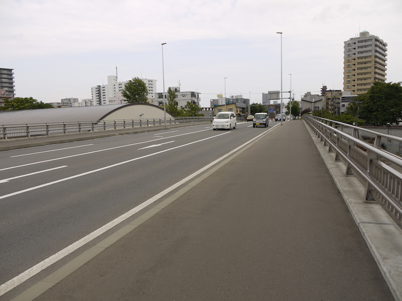 南7条大橋取付高架橋(札幌市豊平区) 起点右側から撮影した南7条大橋取付高架橋