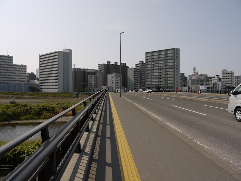 一条大橋(札幌市中央区・白石区) 終点左側から撮影した主要道道札幌夕張線(南1条通)(2)