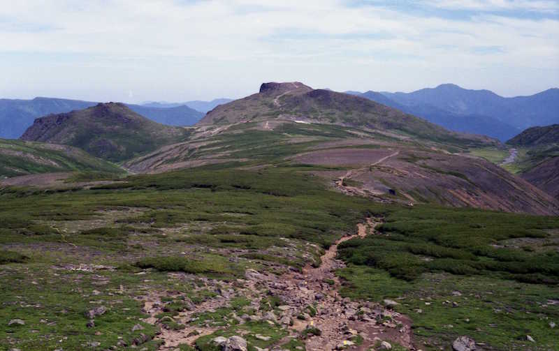 大雪山 桂月岳(左側)と黒岳(中央)