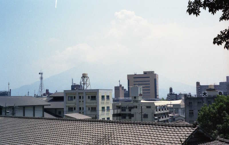 鹿児島市内城山付近から見た桜島
