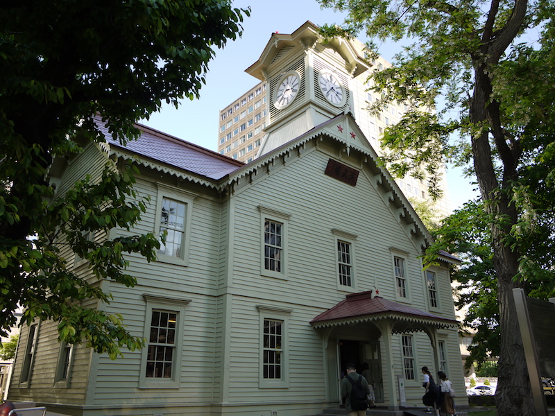 札幌市時計台(旧札幌農学校演武場) 西側 正面入口側外観(1)