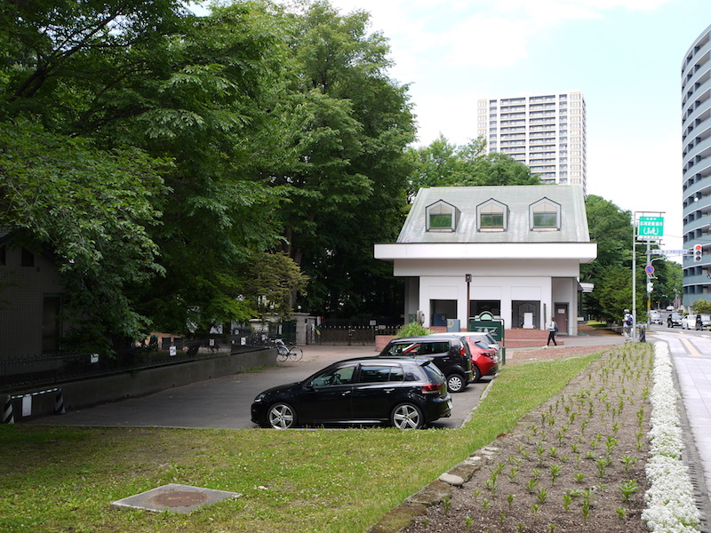 北海道大学植物園 正門周辺 正門横駐車場(関係者用)