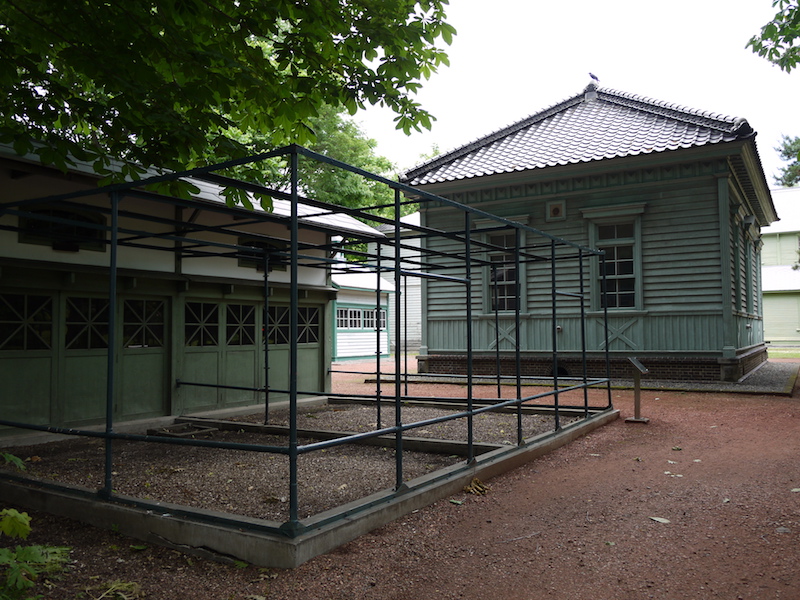 北海道大学植物園 内回りルート 重要文化財 博物館事務所 附属博物館鳥舎(1)