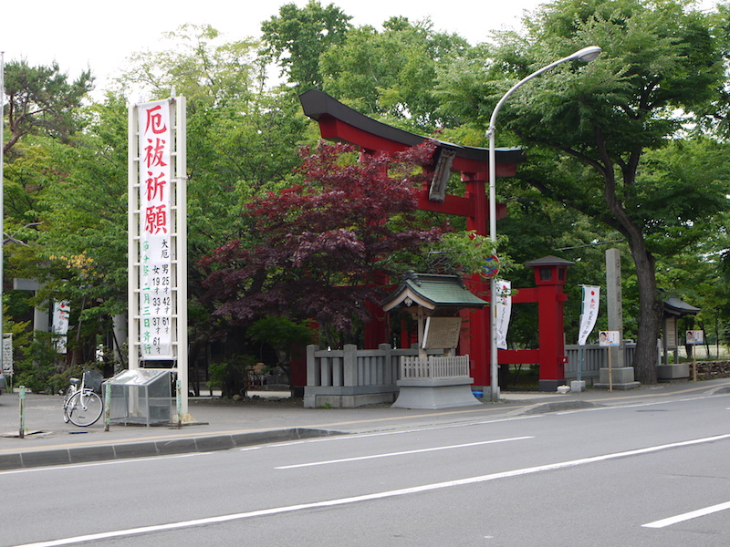 伊夜日子神社(札幌市) 正面道路側から撮影