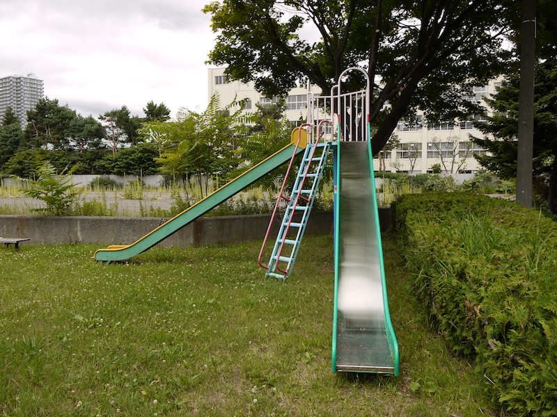 すいしゃ公園(札幌市) 遊具詳細 滑り台