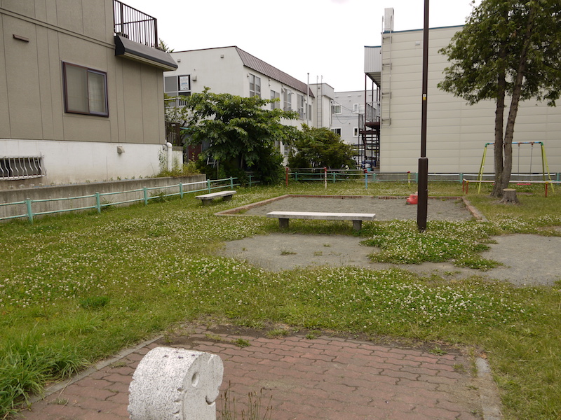 水車町野ばら公園(札幌市) 北側入口付近
