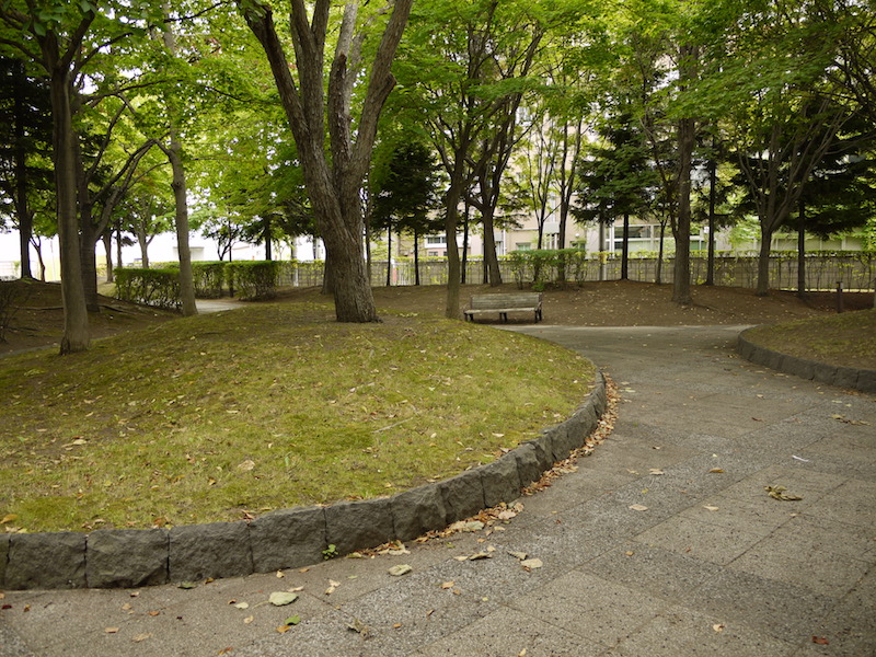 豊平橋南緑地(札幌市) 公園内遊歩道(4)