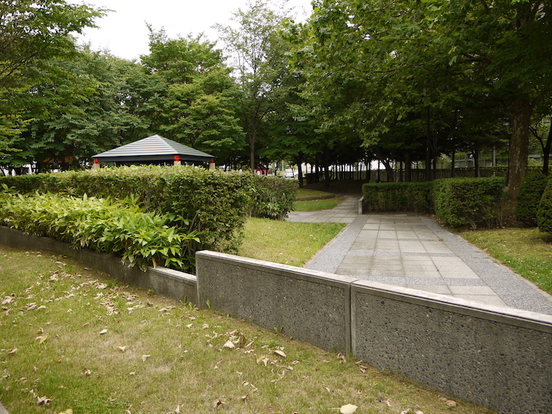 豊平橋南緑地(札幌市) 公園内遊歩道(5)