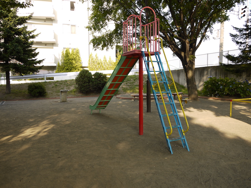 なえぼさくら公園(札幌市) 遊具詳細 滑り台