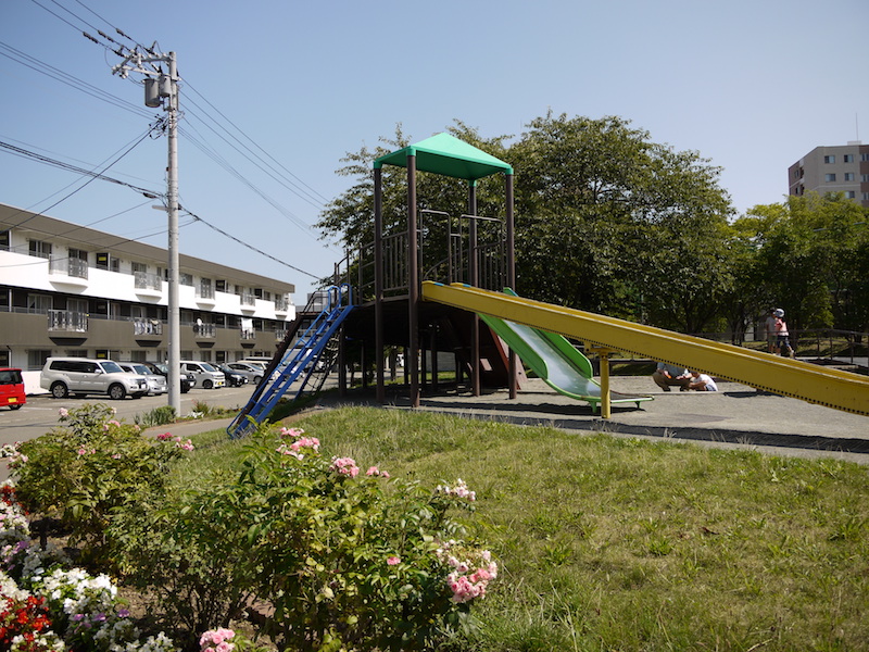 菊水のぎく公園(札幌市) 遊具詳細 コンビネーション遊具(滑り台+クライミング+砂場)(3)