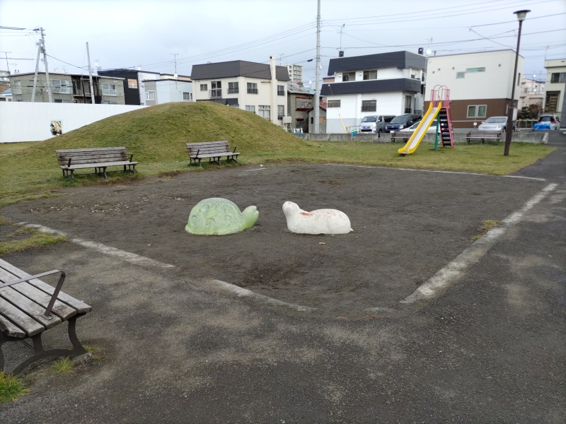 りんご公園(札幌市) 象形遊具(ウサギ、カメ)