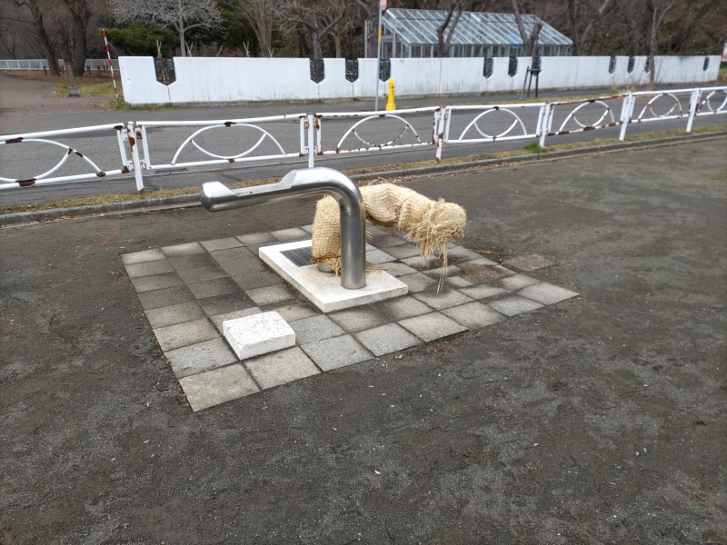 中の島かわら公園(札幌市) 水飲台(冬囲い済)
