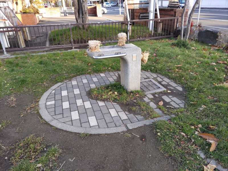 あけぼの公園(札幌市) 水飲台(冬囲い済)
