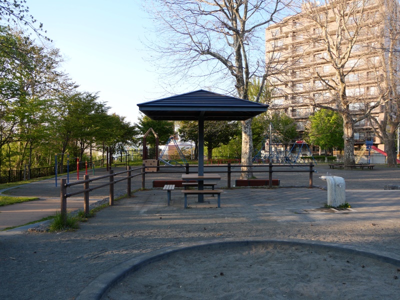 月寒公園(札幌市) こどもひろば内東屋