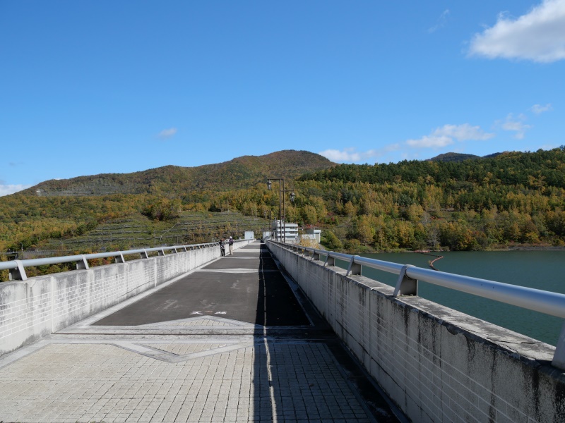 朝里ダム(小樽市) 天端道路