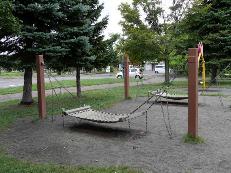 屯田公園(札幌市) ハンモック型遊具